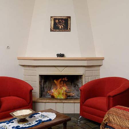 Petrakis Afrathias Garden House Villa Каламаки Екстериор снимка
