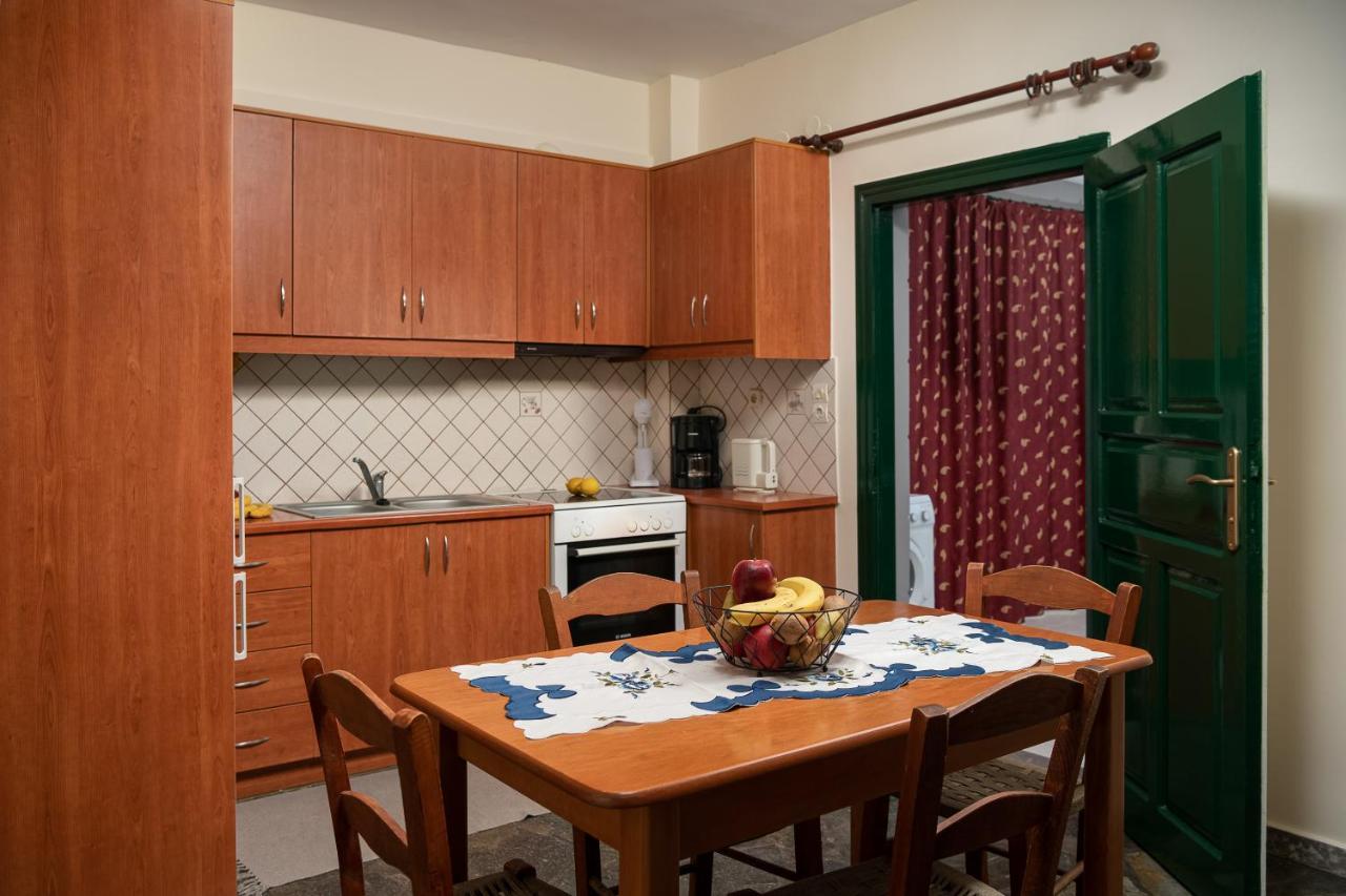 Petrakis Afrathias Garden House Villa Каламаки Екстериор снимка
