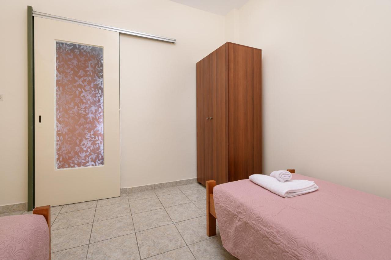 Petrakis Afrathias Garden House Villa Каламаки Екстериор снимка