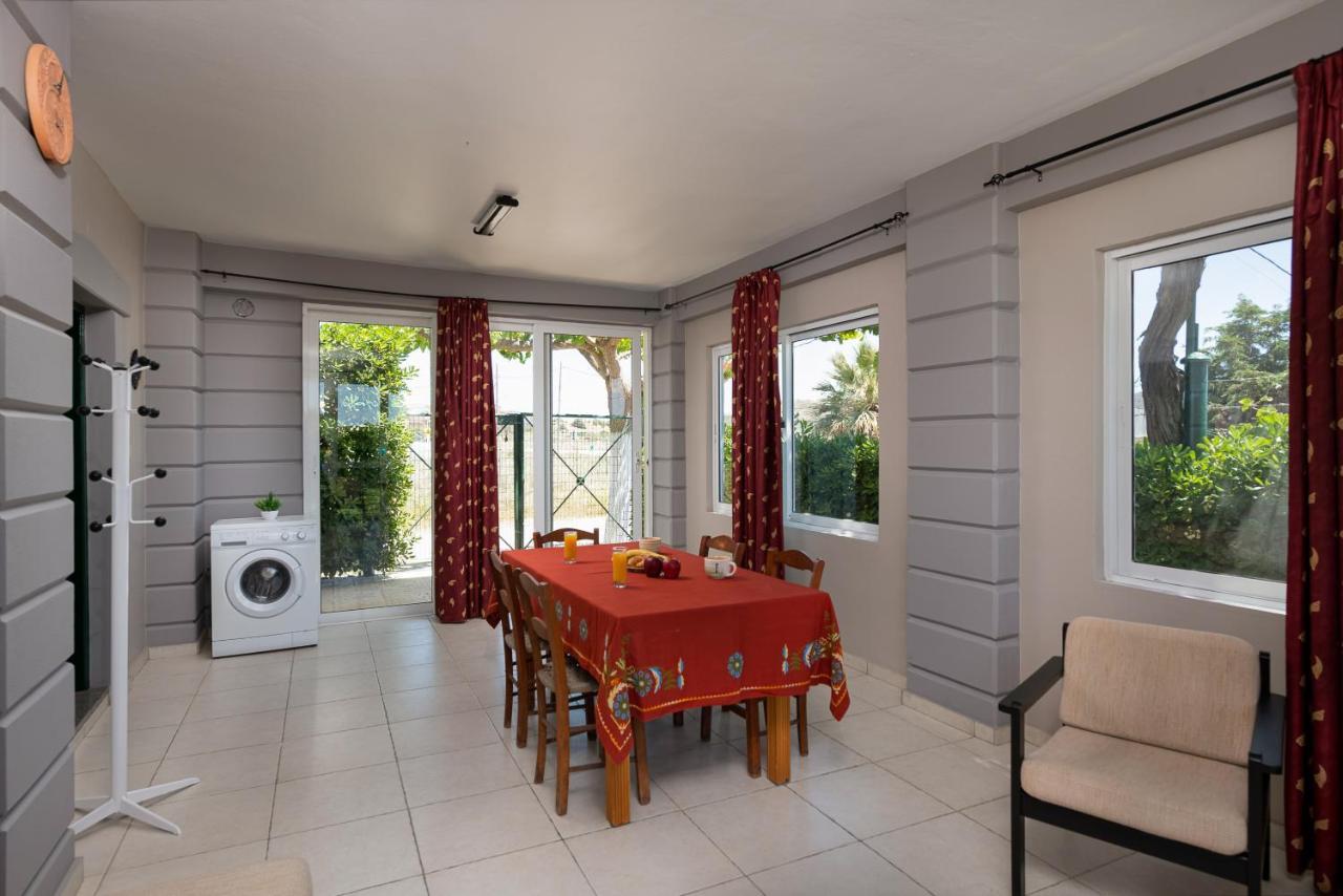 Petrakis Afrathias Garden House Villa Каламаки Екстериор снимка