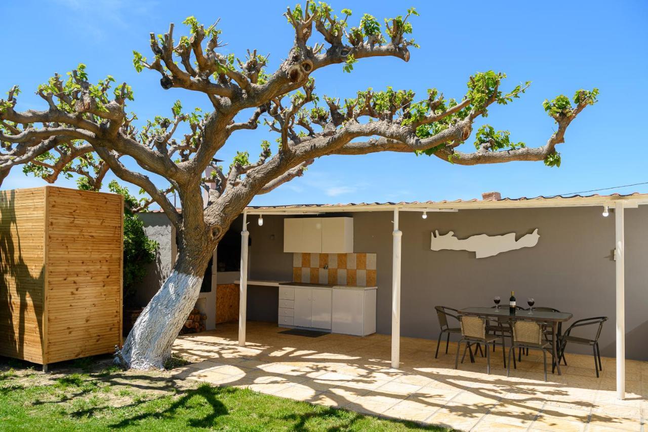 Petrakis Afrathias Garden House Villa Каламаки Екстериор снимка