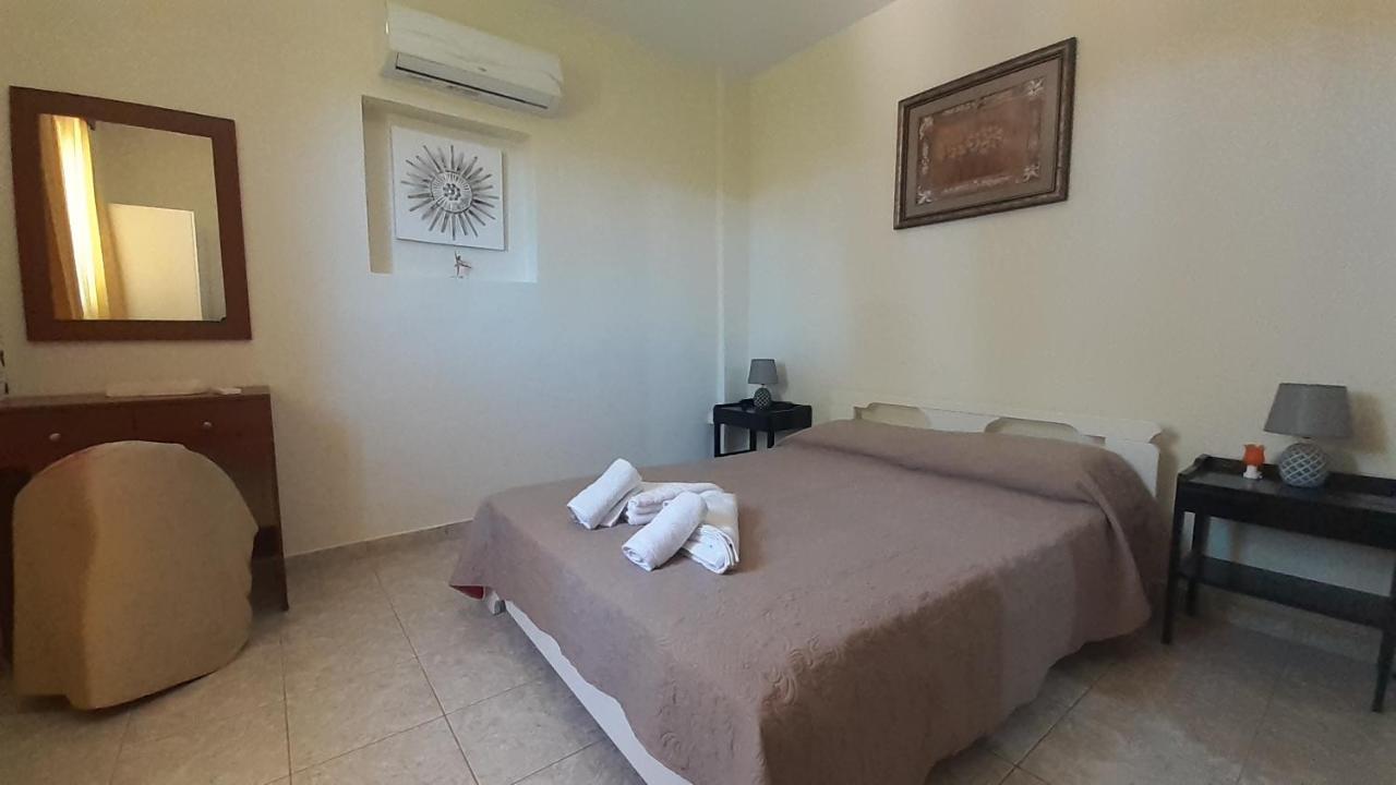 Petrakis Afrathias Garden House Villa Каламаки Екстериор снимка